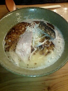 福岡「麺劇場 玄瑛」のラーメン。もう食えない。