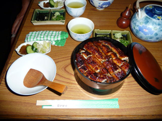 ここで天然鰻のうな重も食べましたが、激ウマでございました。