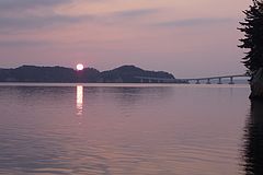 日の出と能登島大橋