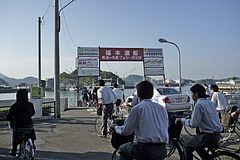 福本渡船の通学風景